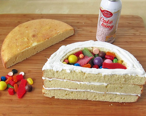 como hacer una tarta pinata con forma de arcoiris